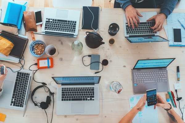 Waarom werken via een beeldscherm vermoeiend is